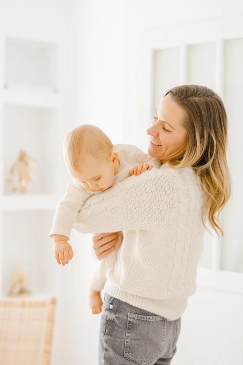 bonheur enfant sourire beige marron